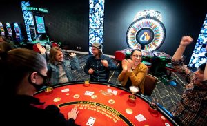 casino-table-gaming-friends-deadwood